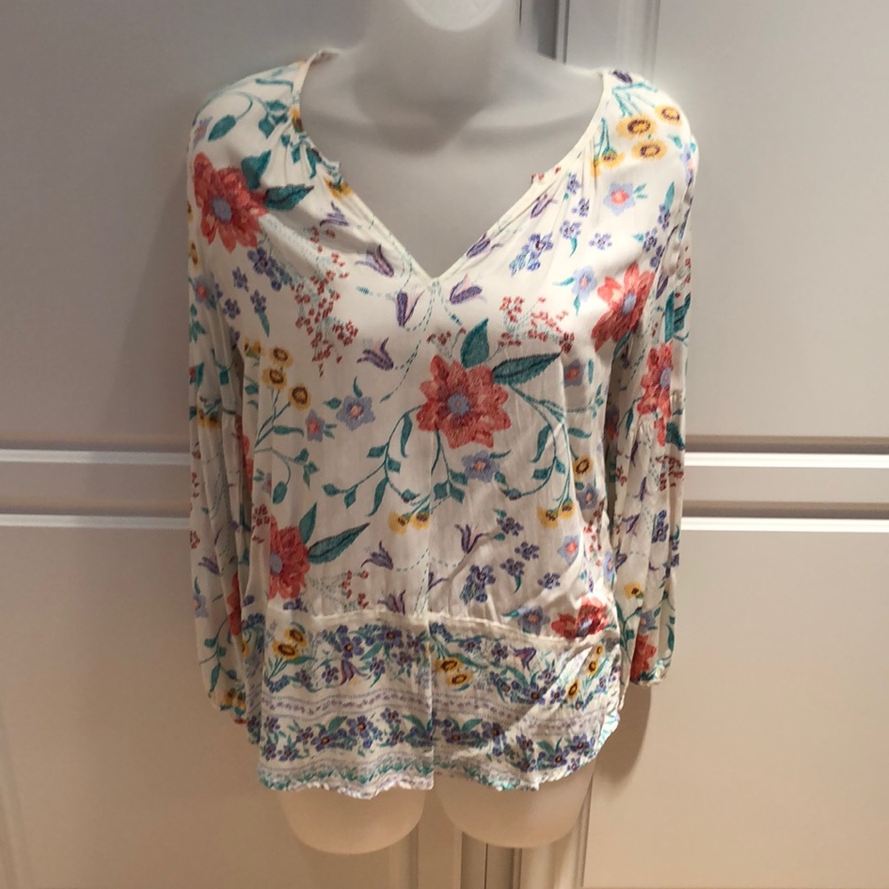 Old Navy blouse. Floral pattern. Size S